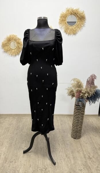 İnci detayli Elbise