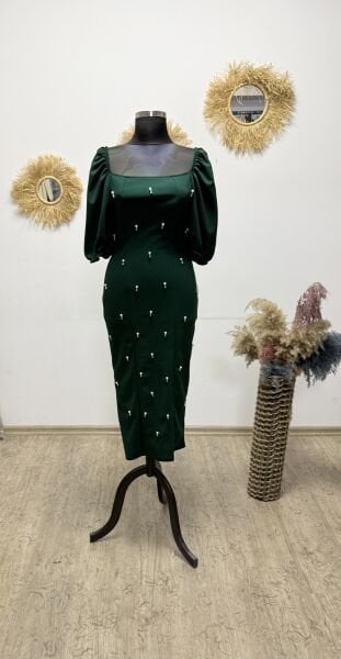 İnci detayli Elbise